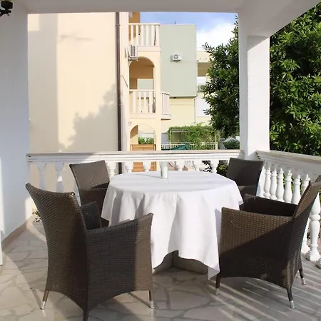 Apartment Superior Apt, 4 Rooms, 4 Bathrooms Promajna