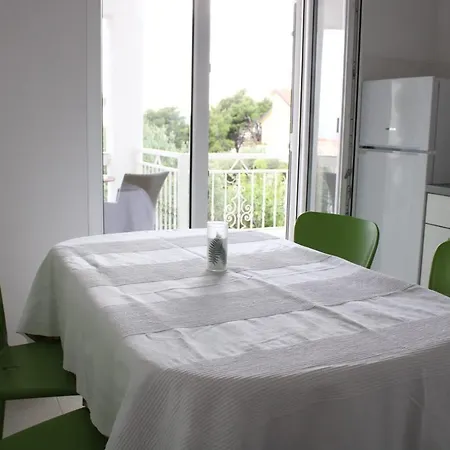 Apartment Superior Apt, 4 Rooms, 4 Bathrooms Promajna