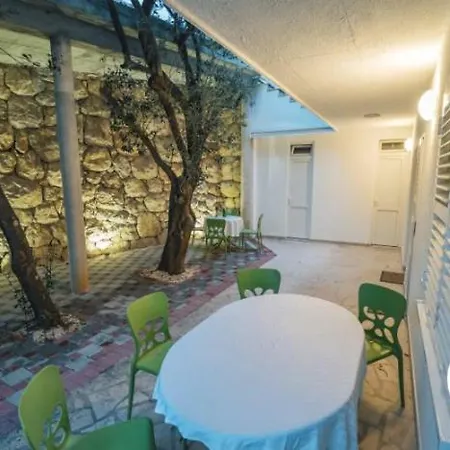 Superior Apt, 4 Rooms, 4 Bathrooms Apartment *